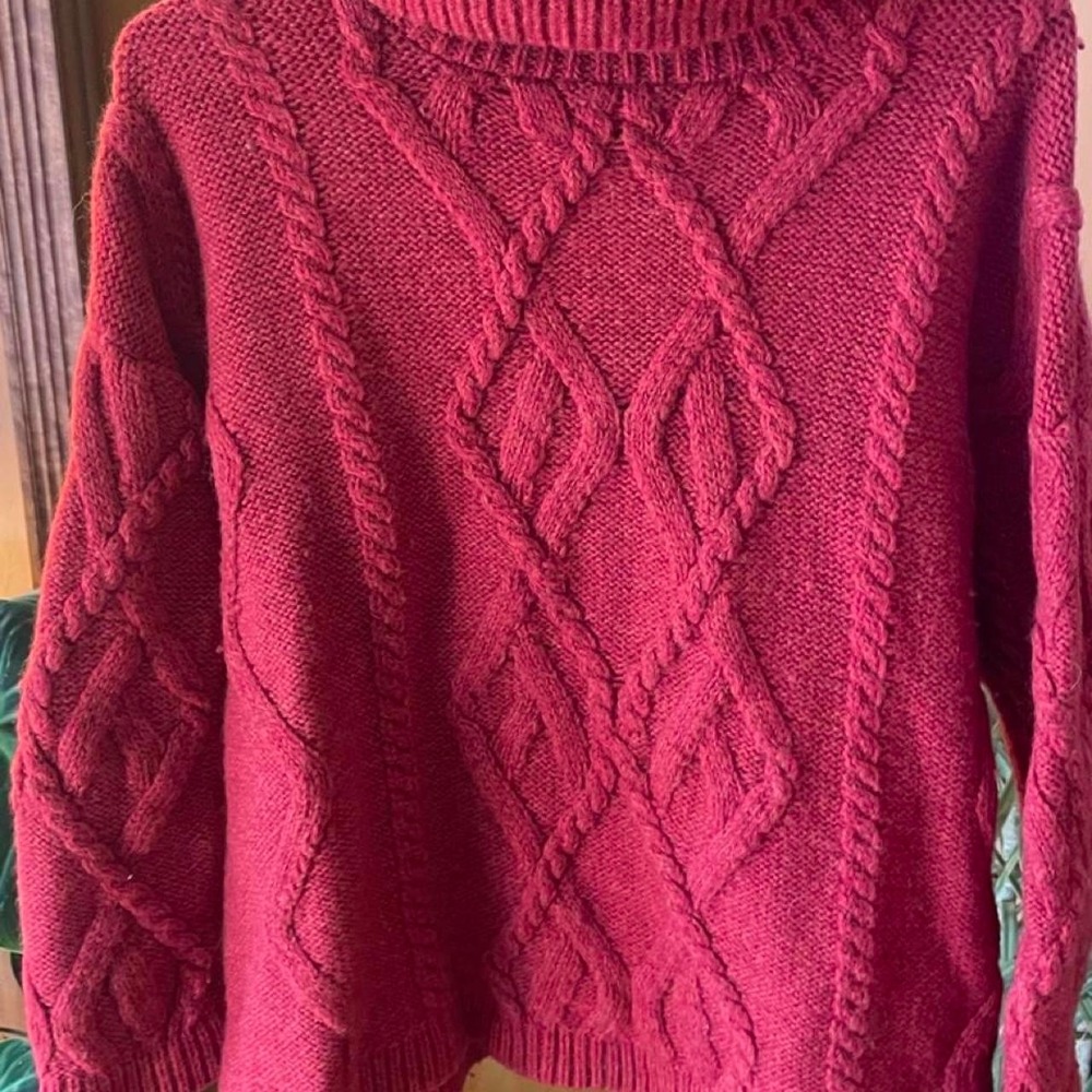 Made in Ireland merino wool Irish Paul Costelloe red cable knit turtleneck M